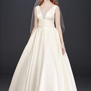 Wedding dress - NEVER WORN - brand new with tags